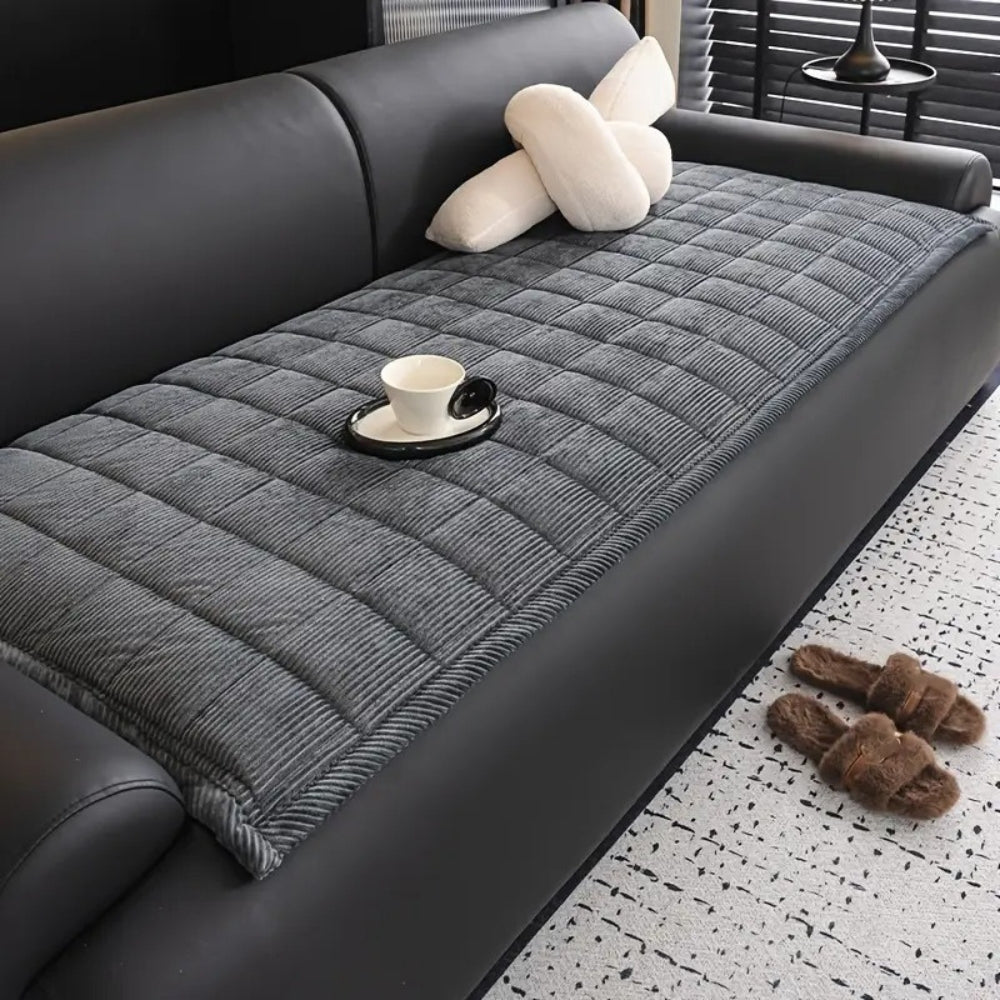 https://cdn.shopify.com/s/files/1/0637/4480/2863/files/QuiltedModernSofaCover_2_98161d57-f705-4800-bbf6-5270a4e15d88.jpg?v=1757056920
