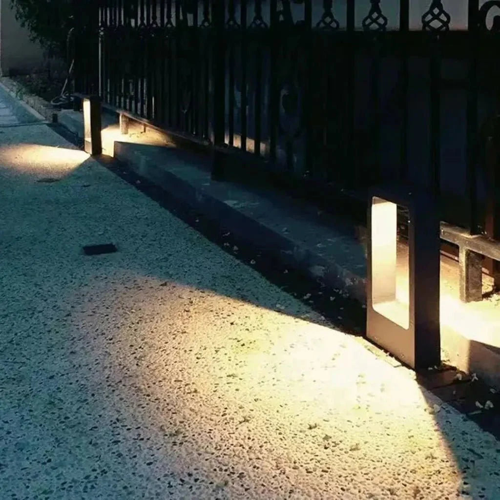 https://cdn.shopify.com/s/files/1/0655/0464/1076/files/aquaglow-waterproof-outdoor-garden-ground-light_8.webp?v=1773243494