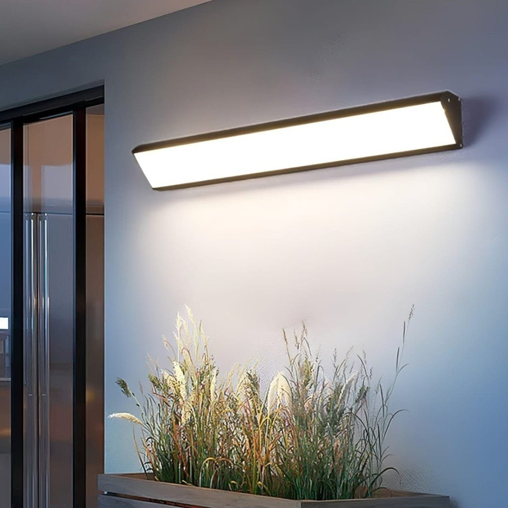 https://cdn.shopify.com/s/files/1/0655/0464/1076/files/auraguard-led-outdoor-wall-light-waterproof-and-energy-efficient-4474396.jpg?v=1779807247