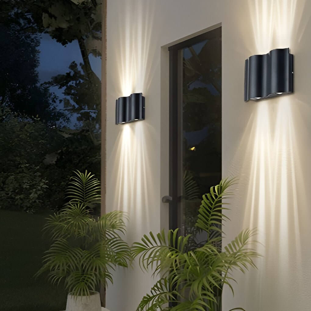https://cdn.shopify.com/s/files/1/0556/5382/6742/files/beam-wall-light-black-finish-near-greenery-soft-illumination.jpg?v=1768293038