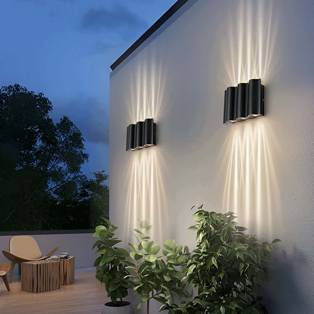 https://cdn.shopify.com/s/files/1/0556/5382/6742/files/beam-wall-light-pair-black-white-exterior-wall-ambient-lighting.jpg?v=1768293038