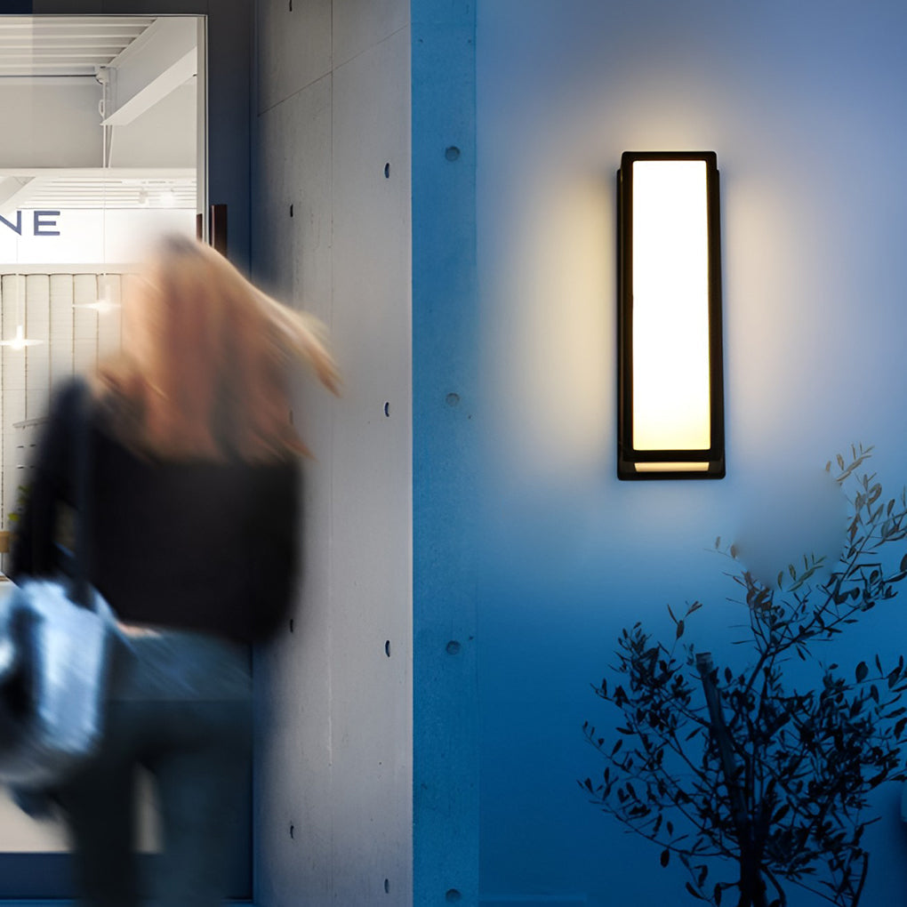 https://cdn.shopify.com/s/files/1/0556/5382/6742/files/contemporary-outdoor-wall-light-walkway.jpg?v=1768384056