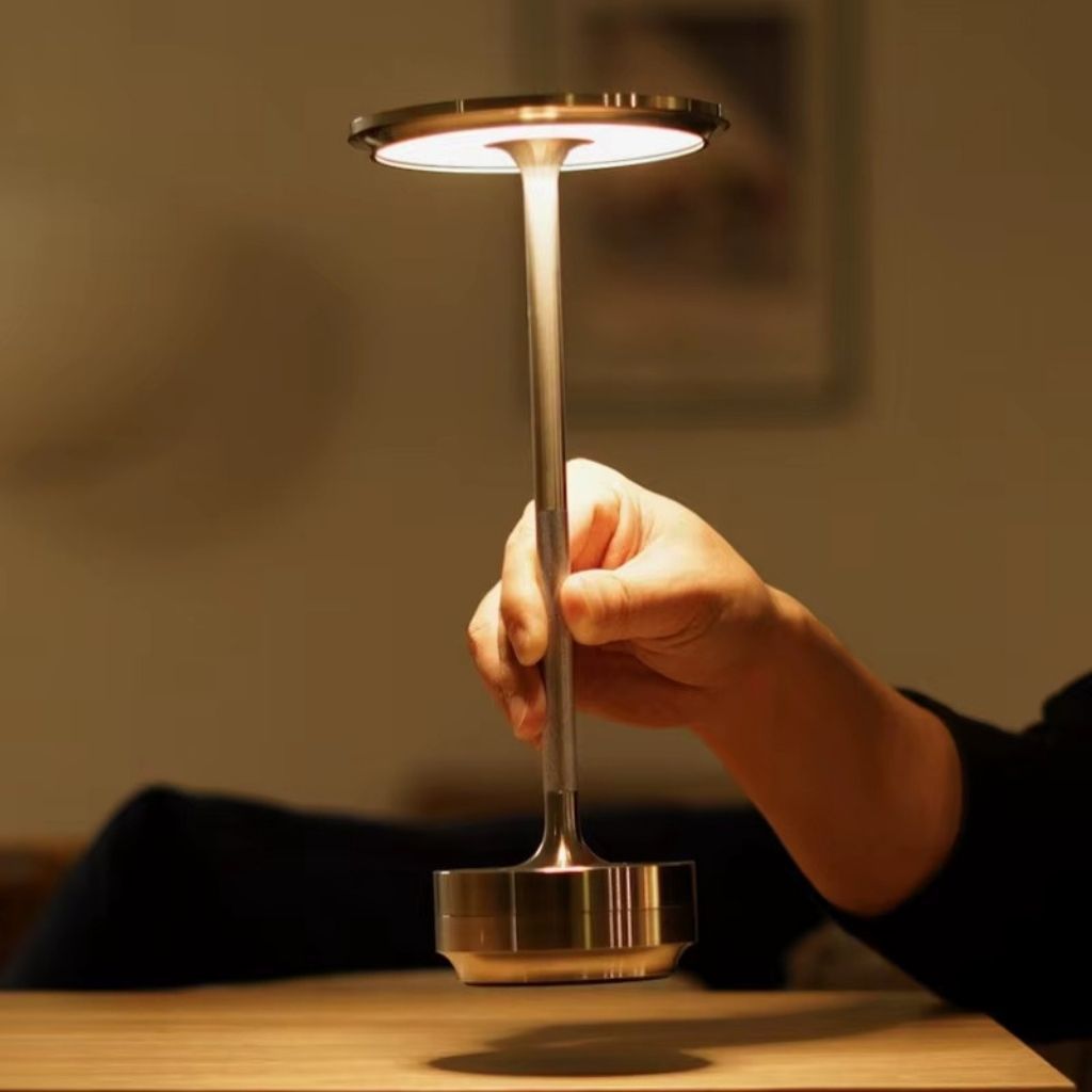 https://cdn.shopify.com/s/files/1/0655/0464/1076/files/cordless-table-lamp-3-mode-touch-sensitive-lattea-in-hand_c664c47b-b5b0-4407-bda4-f23d4888014e.jpg?v=1758222401