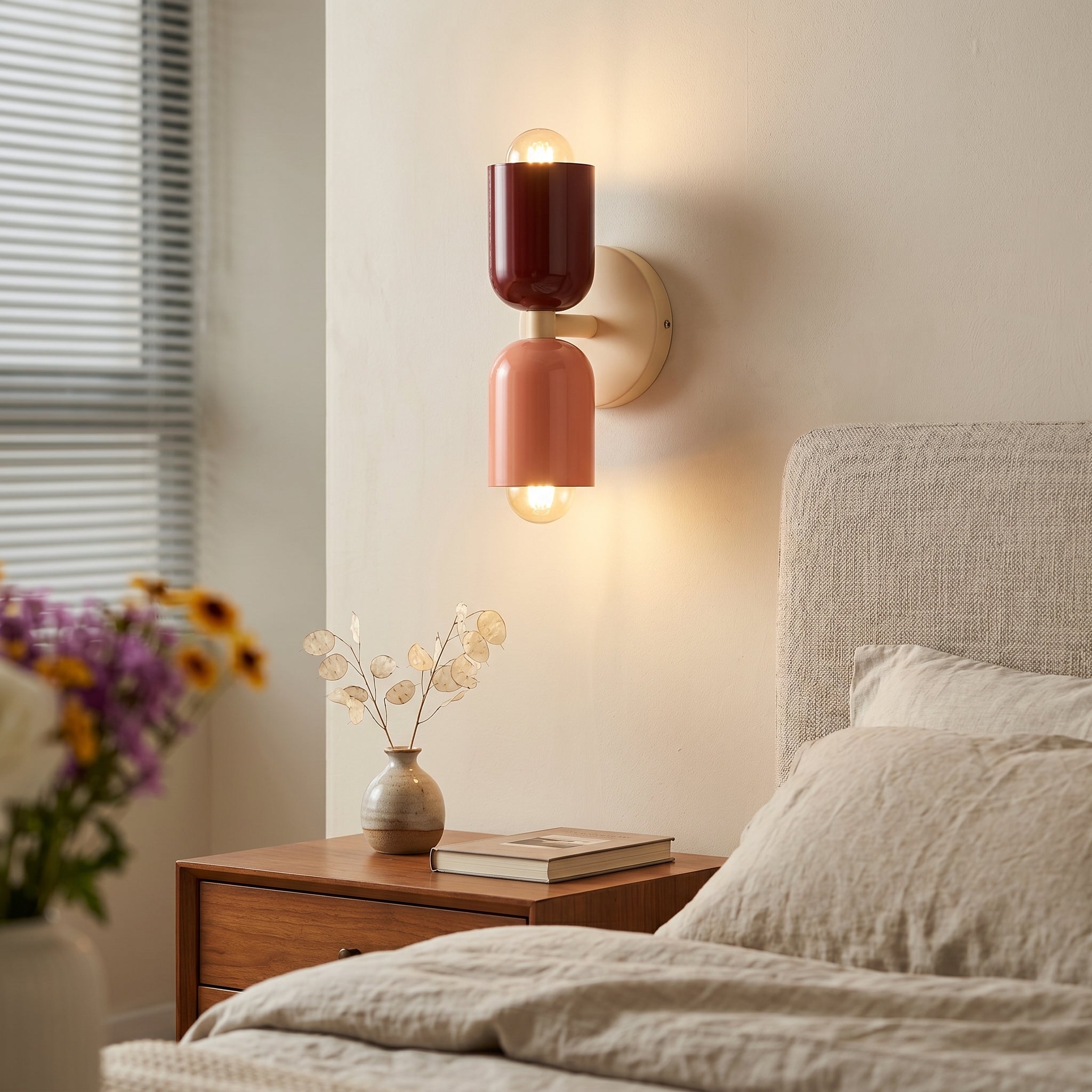 Duetto Red-Pink double-head lamp in a charming bedroom with warm glow
