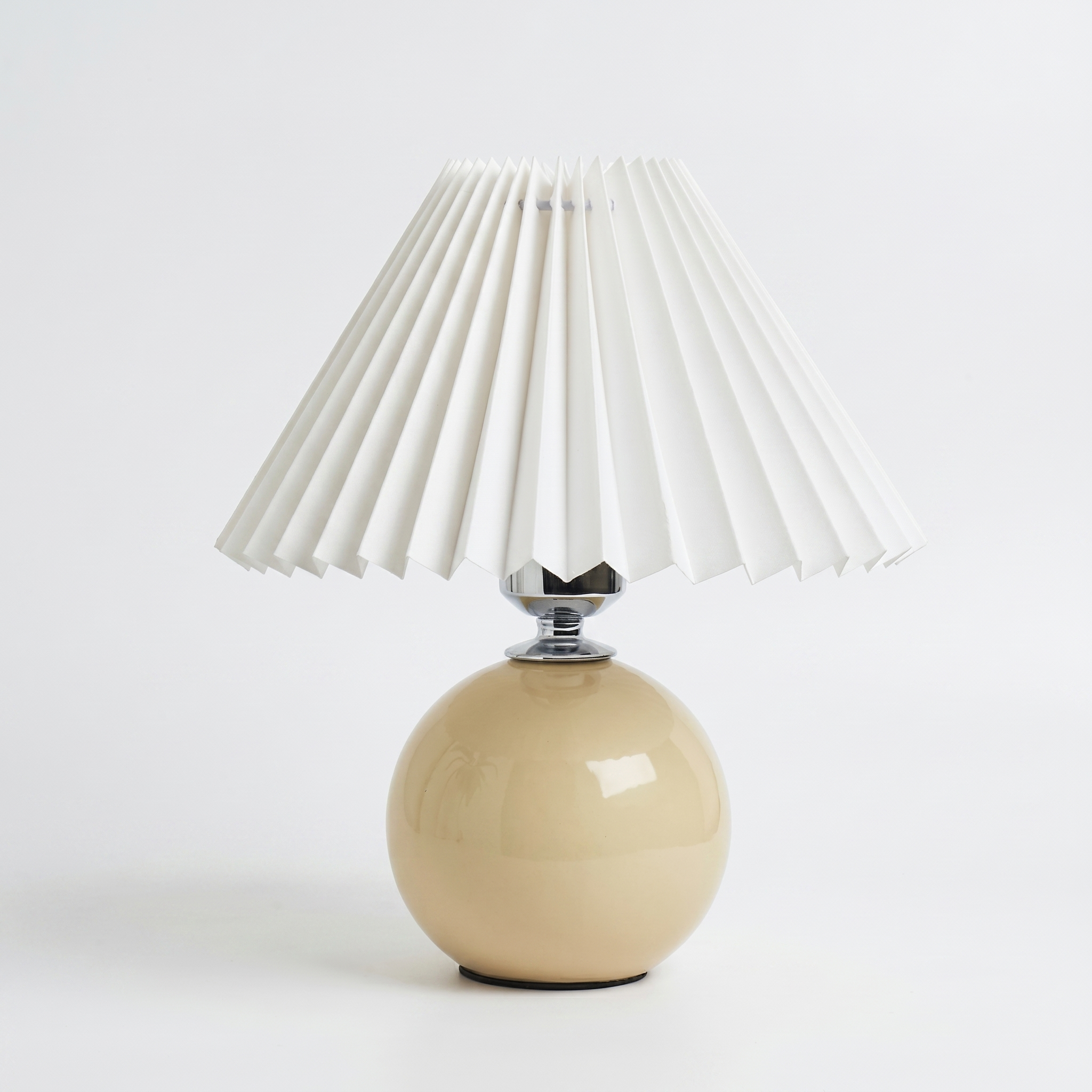 Carezza Pleated Ceramic Table Lamp in beige