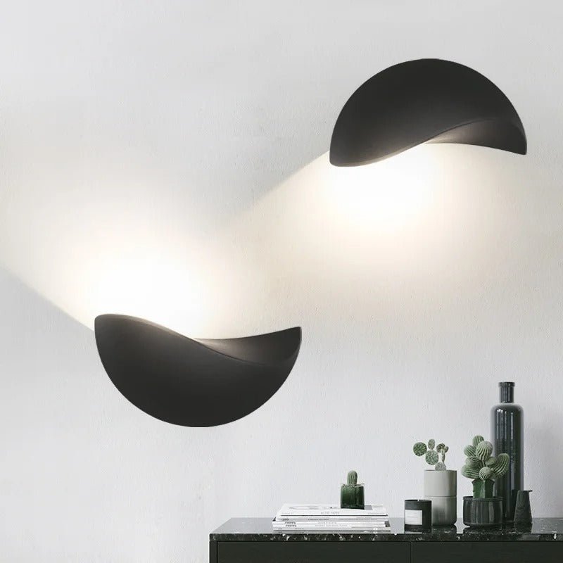 https://cdn.shopify.com/s/files/1/0655/0464/1076/files/minimalist-half-round-led-wall-light-148592.jpg?v=1750730098