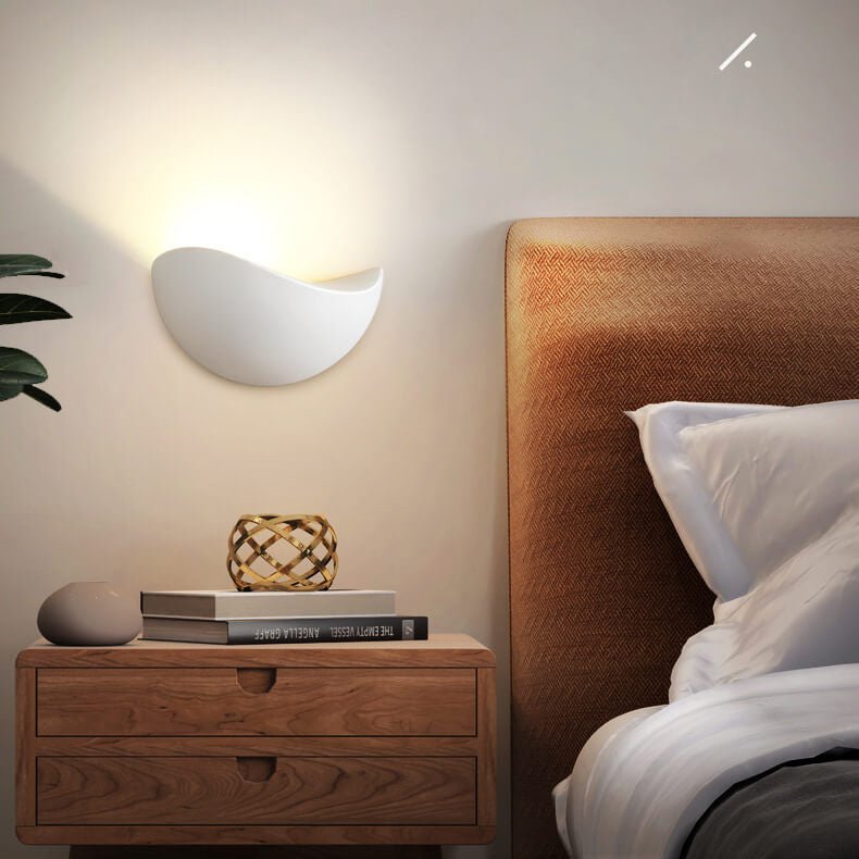https://cdn.shopify.com/s/files/1/0655/0464/1076/files/minimalist-half-round-led-wall-light-226899.jpg?v=1750730131