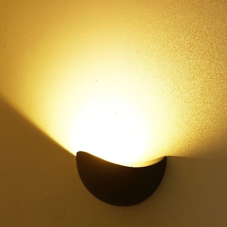 https://cdn.shopify.com/s/files/1/0655/0464/1076/files/minimalist-half-round-led-wall-light-471780.jpg?v=1750730098