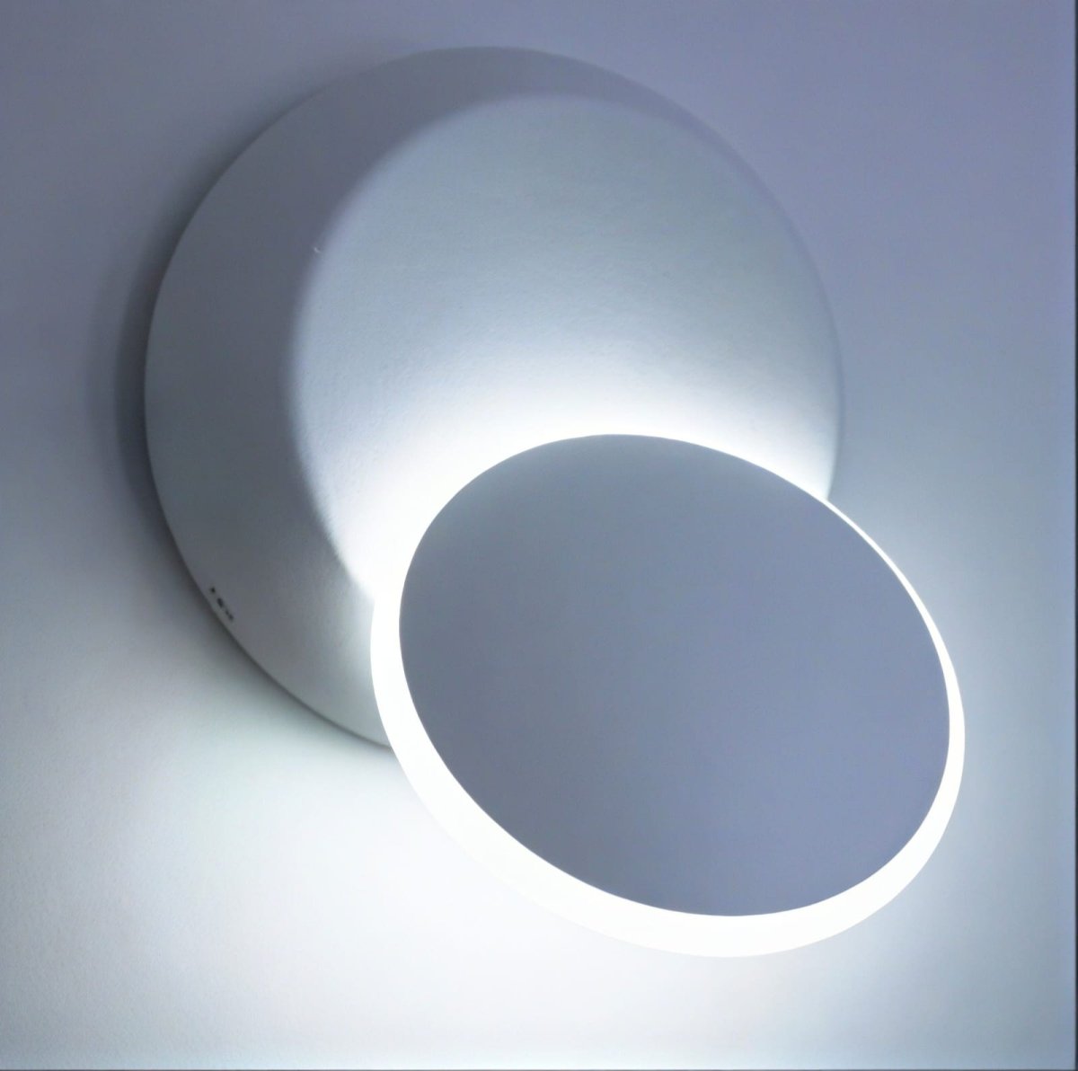 https://cdn.shopify.com/s/files/1/0655/0464/1076/files/moonsconce-rotating-circle-interior-wall-light-239180.jpg?v=1773242833