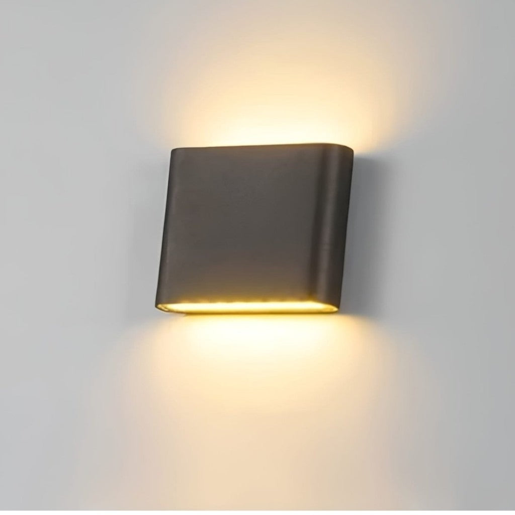 https://cdn.shopify.com/s/files/1/0655/0464/1076/files/nordicguard-waterproof-ip65-led-outdoor-wall-light_19.jpg?v=1765323174