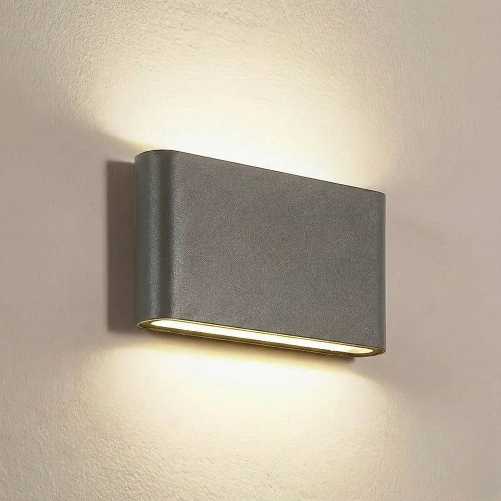 https://cdn.shopify.com/s/files/1/0655/0464/1076/files/nordicguard-waterproof-ip65-led-outdoor-wall-light_4.jpg?v=1765323174