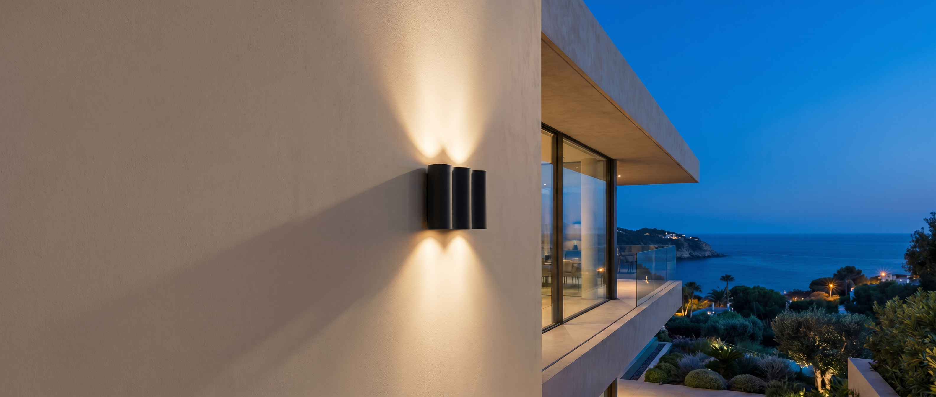 Onda Costiera Outdoor LED Wall Light-Black-Coastal Villa Dusk