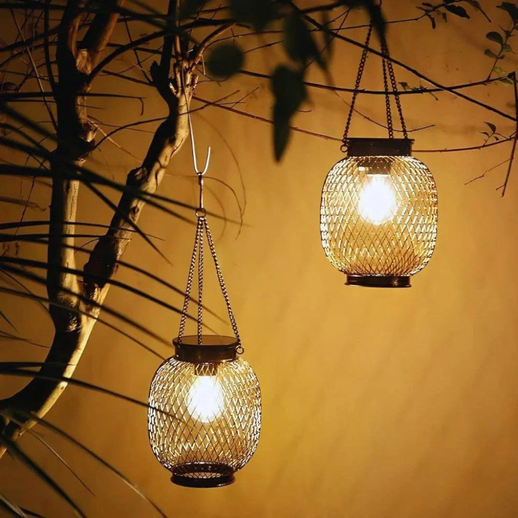 https://cdn.shopify.com/s/files/1/0655/0464/1076/files/solar-hanging-lantern-outdoor-ip65-waterproof-auto-sensor_2.jpg?v=1778265543