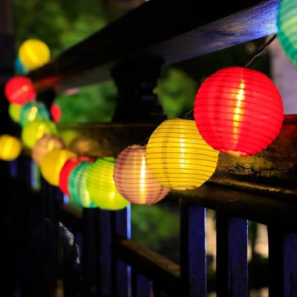 https://cdn.shopify.com/s/files/1/0655/0464/1076/files/solar-lantern-string-lights-ip65-waterproof-outdoor-garden-patio-decor-1148536.jpg?v=1779807025