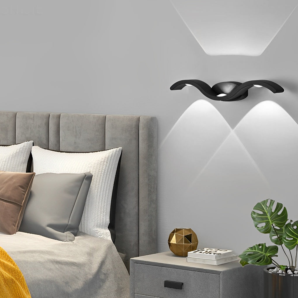 https://cdn.shopify.com/s/files/1/0556/5382/6742/files/wave-wall-sconce-black-outdoor-garden.jpg?v=1767081424