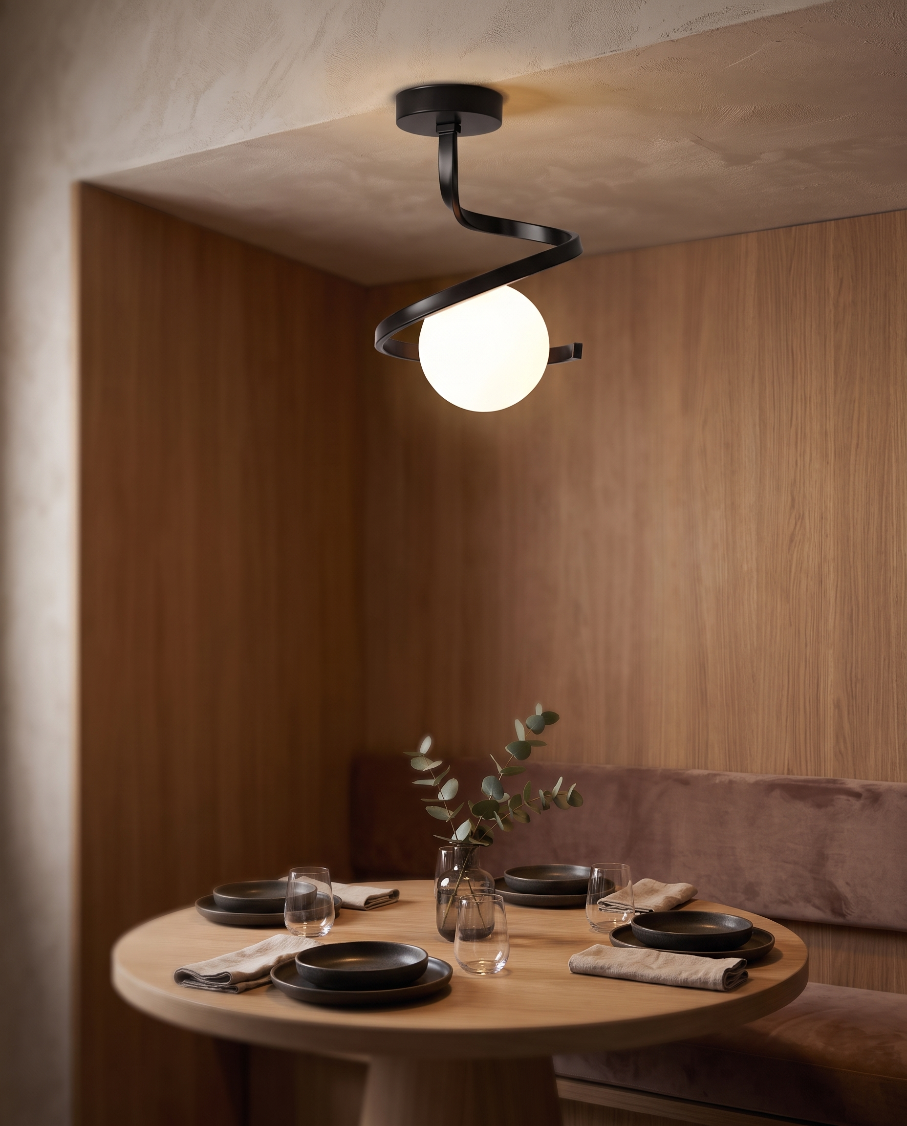 Spirale Lunare ceiling lamp in a cozy dining nook