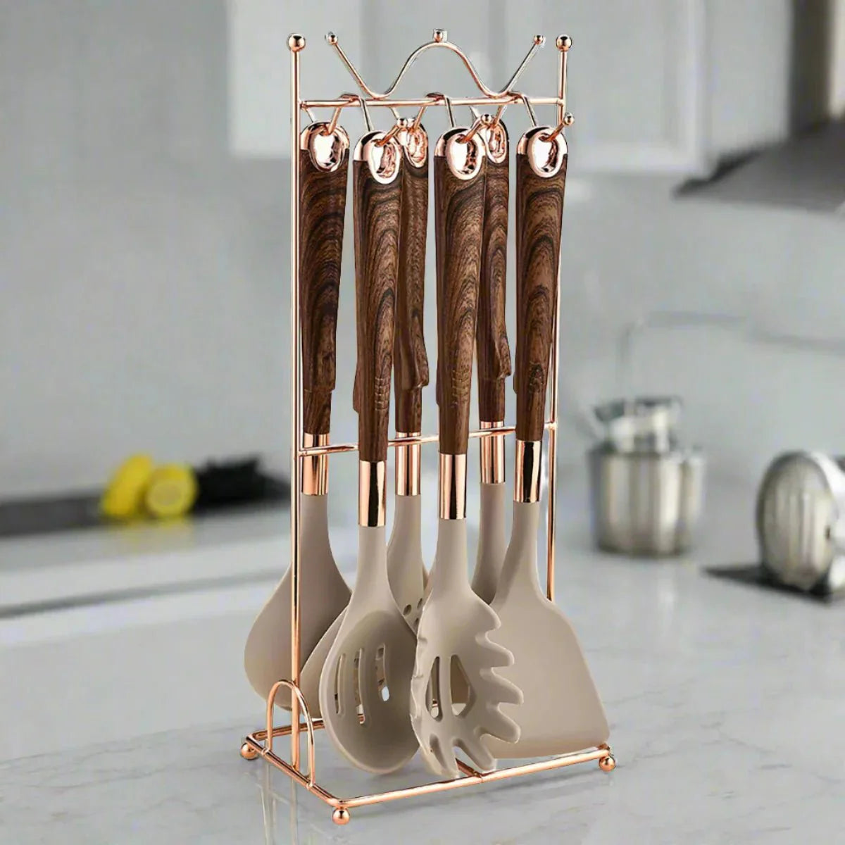 https://cdn.shopify.com/s/files/1/0655/0464/1076/files/7-piece-rose-gold-kitchen-utensil-set-with-stand-lattea-605807.webp?v=1750730551