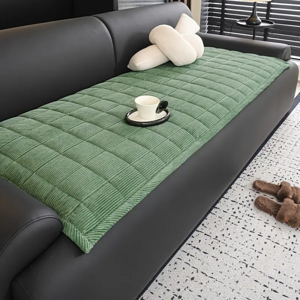 https://cdn.shopify.com/s/files/1/0637/4480/2863/files/QuiltedModernSofaCover_3_bfc9bbea-b7bd-475f-9a76-56d186d3e9ad.jpg?v=1757056920