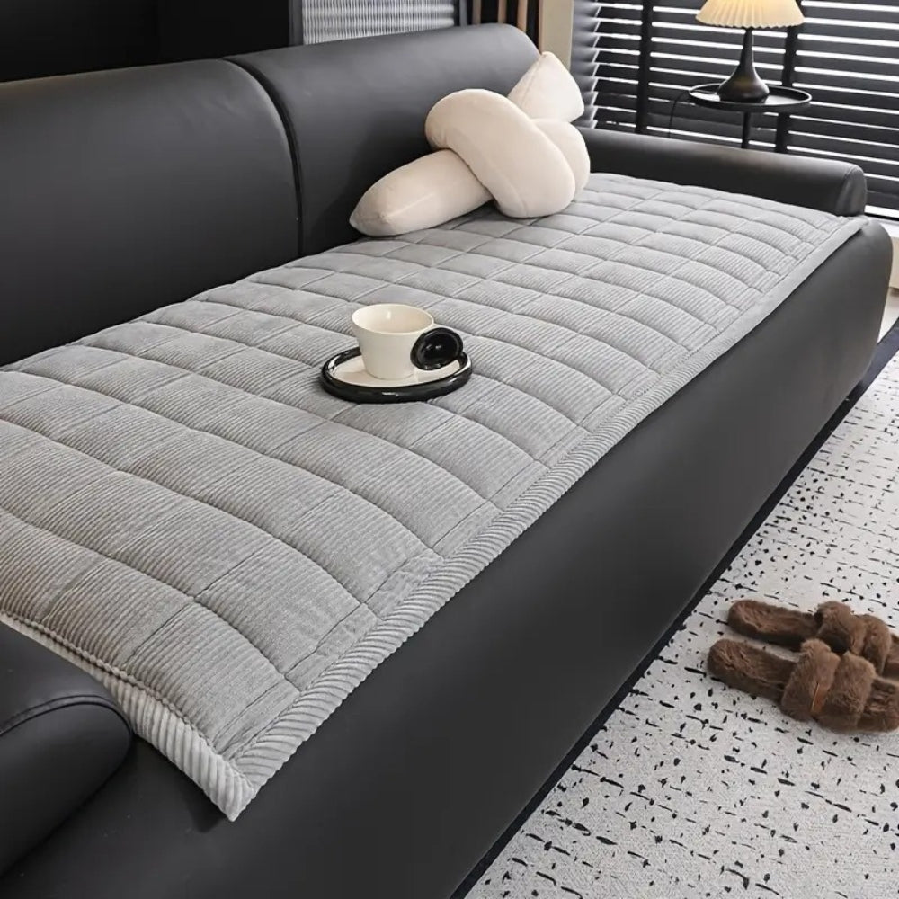 https://cdn.shopify.com/s/files/1/0637/4480/2863/files/QuiltedModernSofaCover_4_08bbef85-669e-404b-a19f-98395fef4833.jpg?v=1757056920