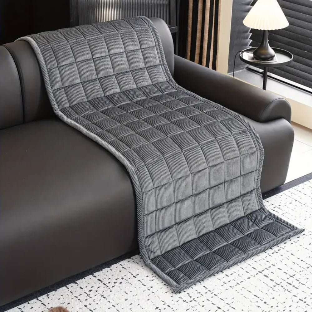 https://cdn.shopify.com/s/files/1/0637/4480/2863/files/QuiltedModernSofaCover_8_c722e559-6154-40b0-af69-f0bbd27a2b74.jpg?v=1757056920