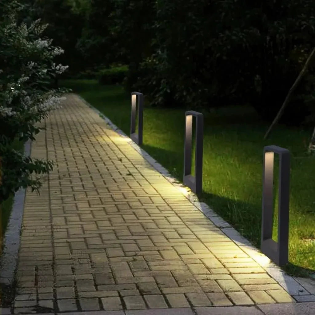https://cdn.shopify.com/s/files/1/0655/0464/1076/files/aquaglow-waterproof-outdoor-garden-ground-light_3.webp?v=1773243263