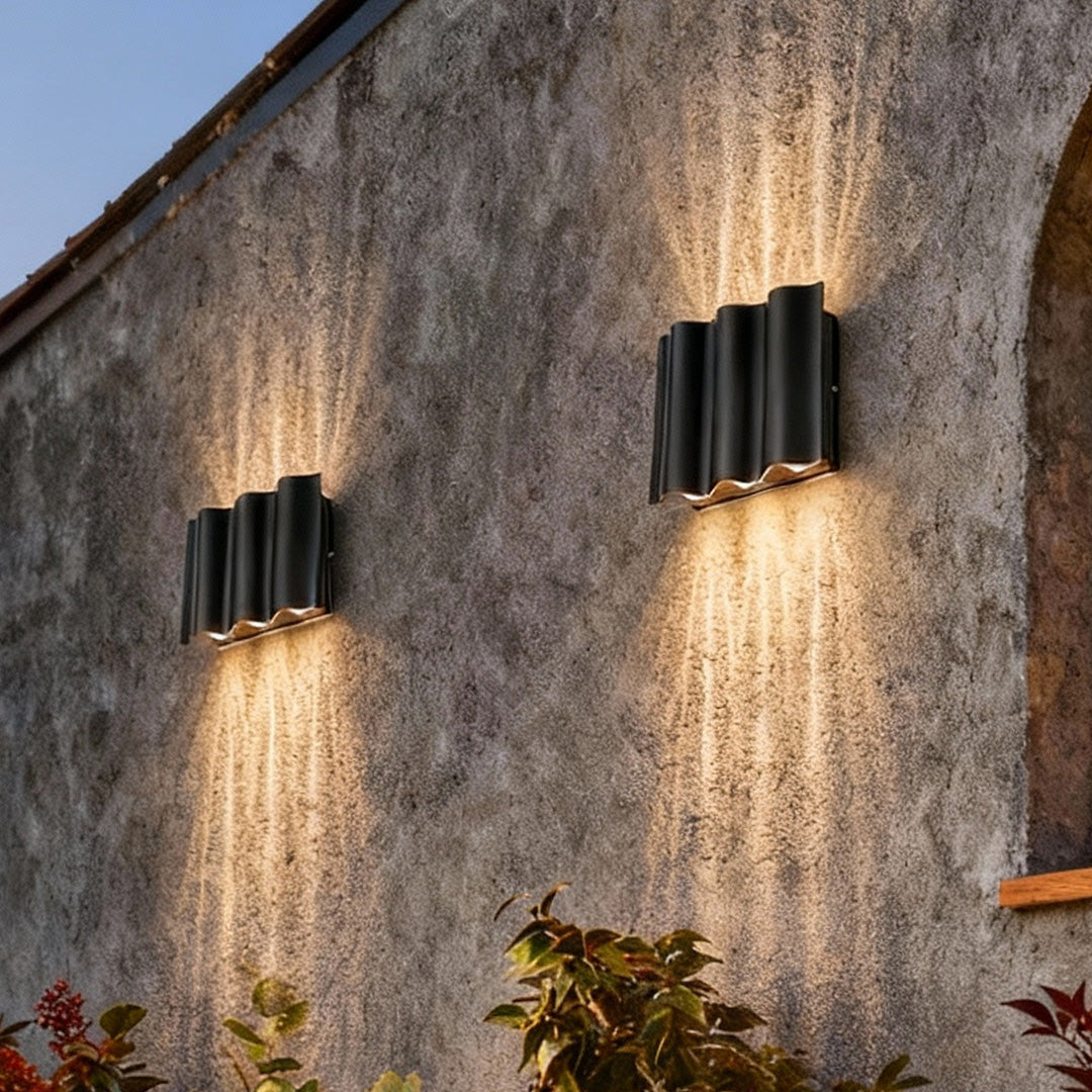 https://cdn.shopify.com/s/files/1/0556/5382/6742/files/beam-wall-light-black-gray-exterior-wall-upward-light-beams.jpg?v=1768293034