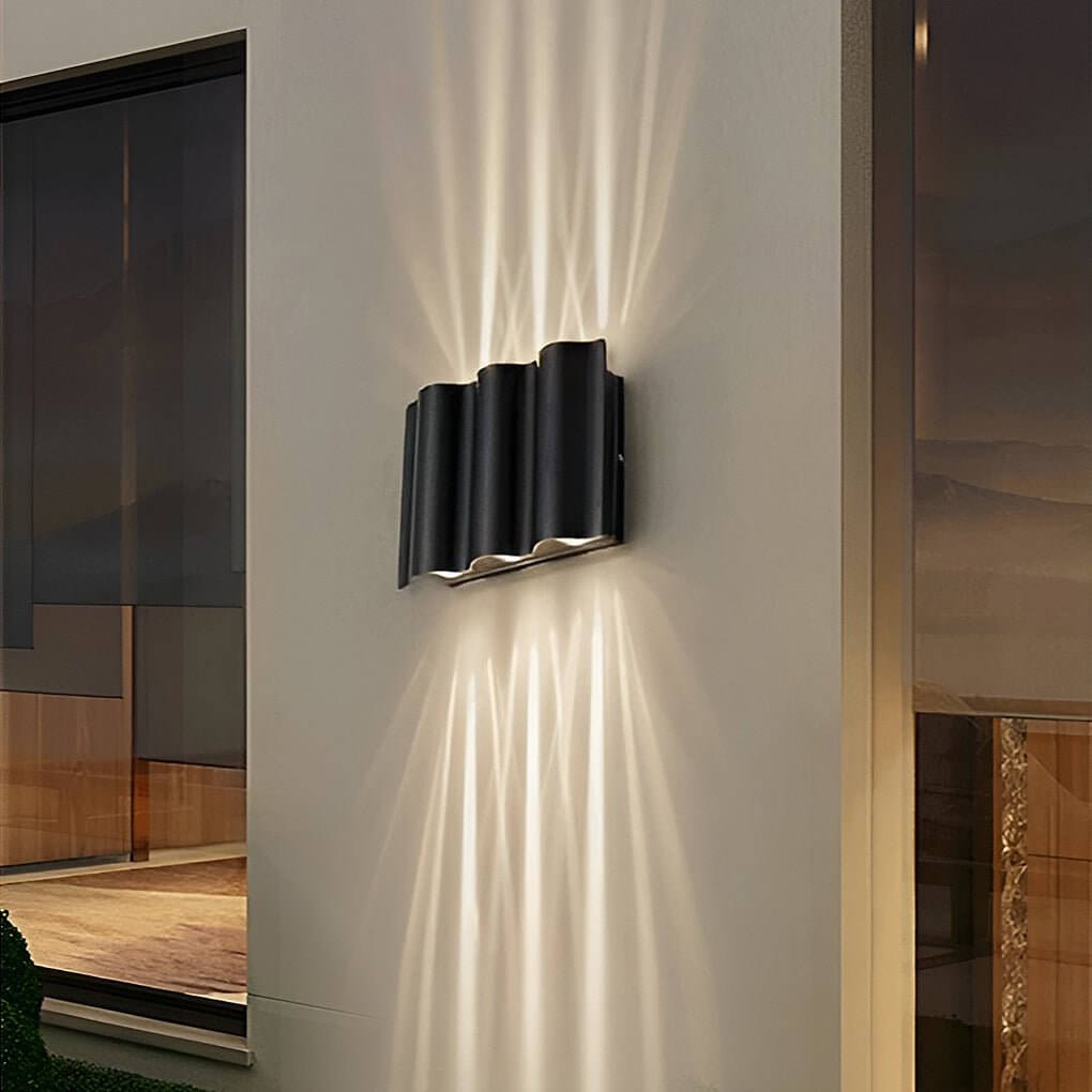 https://cdn.shopify.com/s/files/1/0556/5382/6742/files/beam-wall-light-black-indoors-focused-light-beams.jpg?v=1768293038