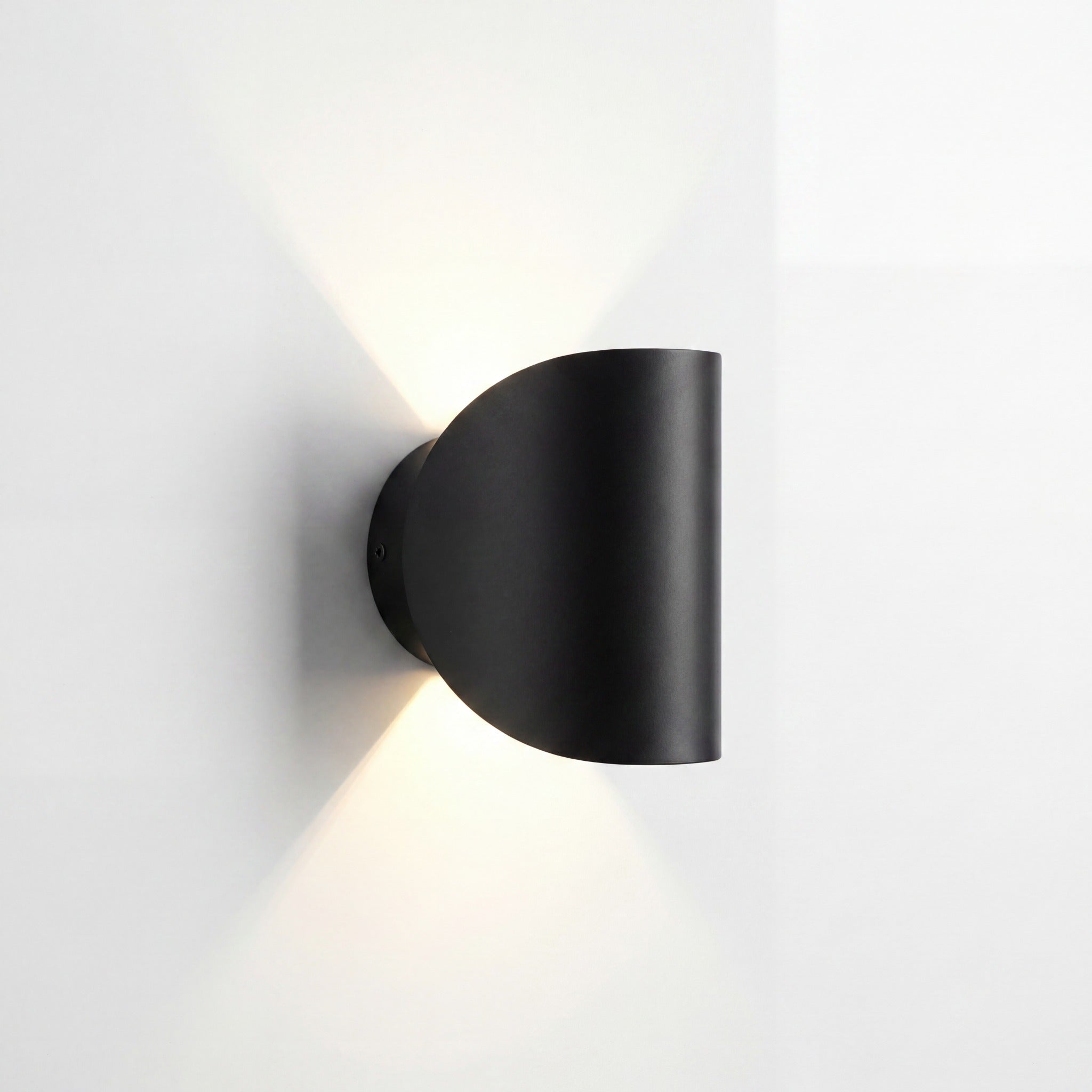 Doppia Luce - Nero - Hero on White Background