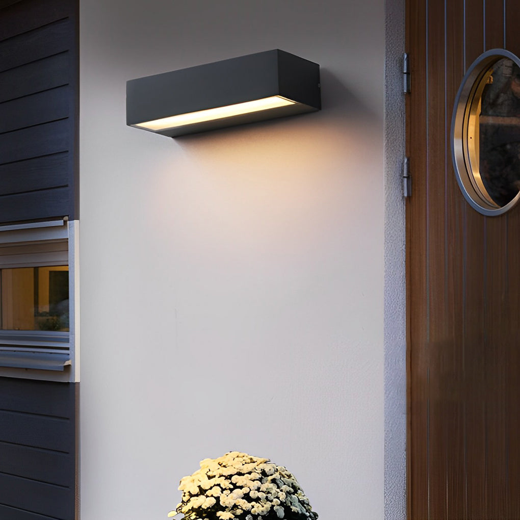 https://cdn.shopify.com/s/files/1/0556/5382/6742/products/exterior-porch-light-fixtures-black-side-door.jpg?v=1766746318