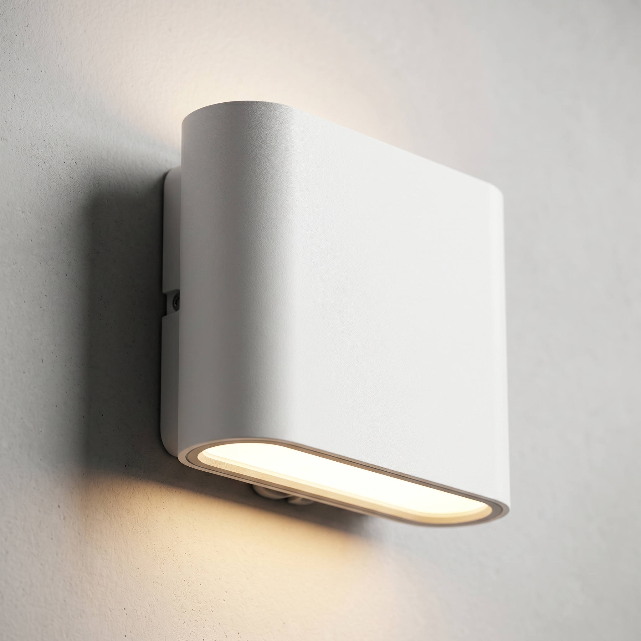 Close-up detail of the Faro Costiero outdoor wall light aluminum body and LED edge emission