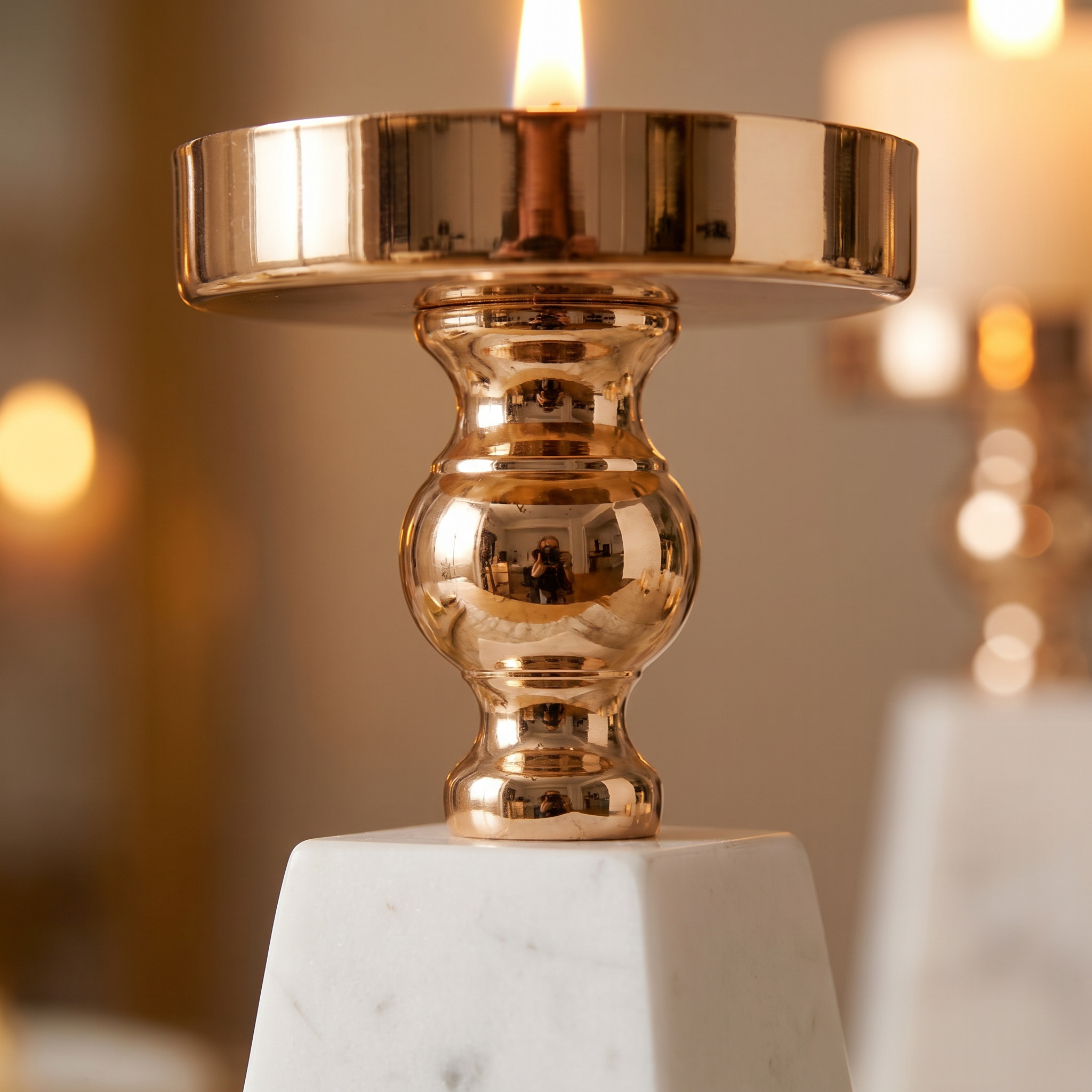 Close-up of the gold plate and stem
