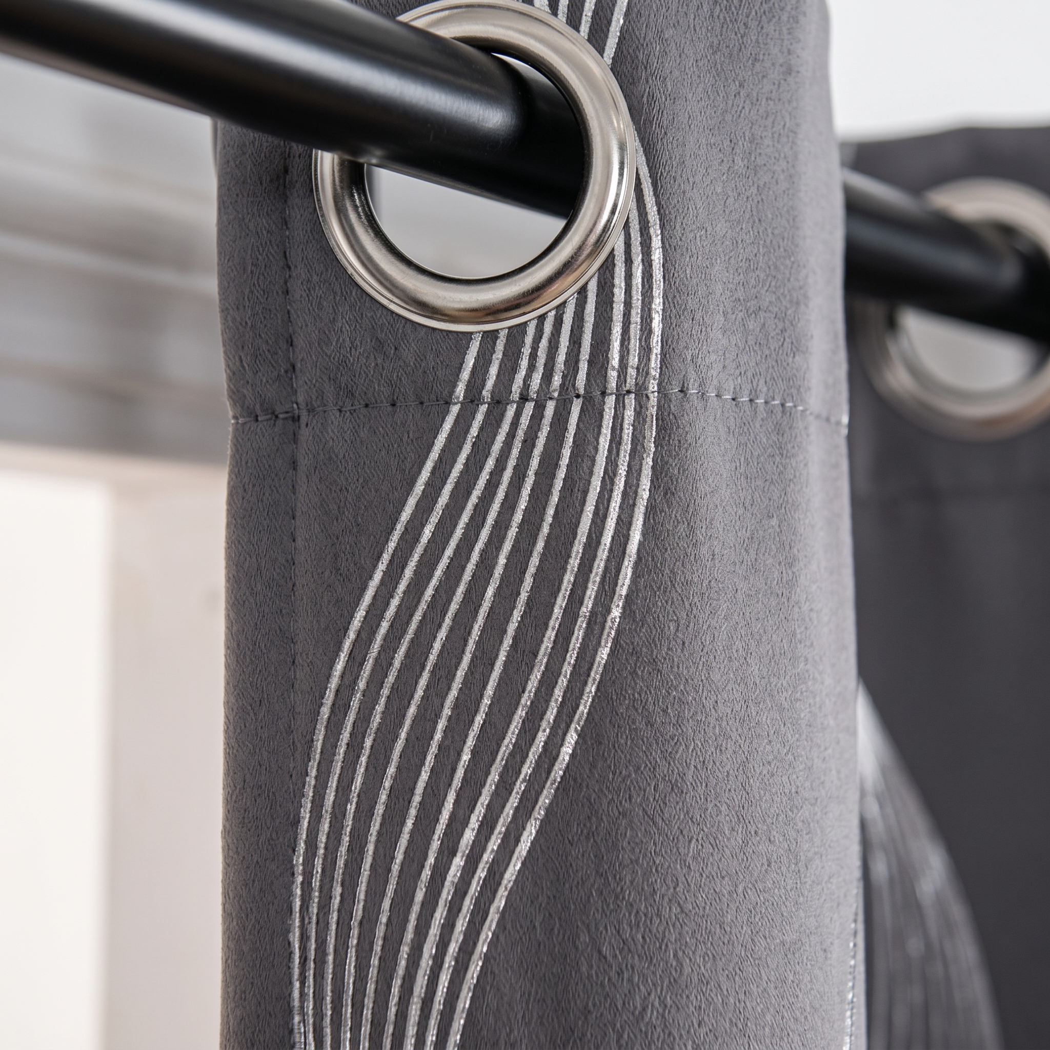Close-up of the Onda metallic wave print and grommet