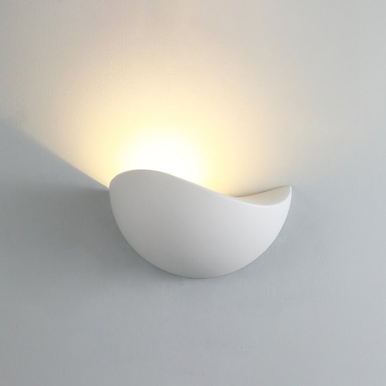 https://cdn.shopify.com/s/files/1/0655/0464/1076/files/minimalist-half-round-led-wall-light-634689.jpg?v=1750730131