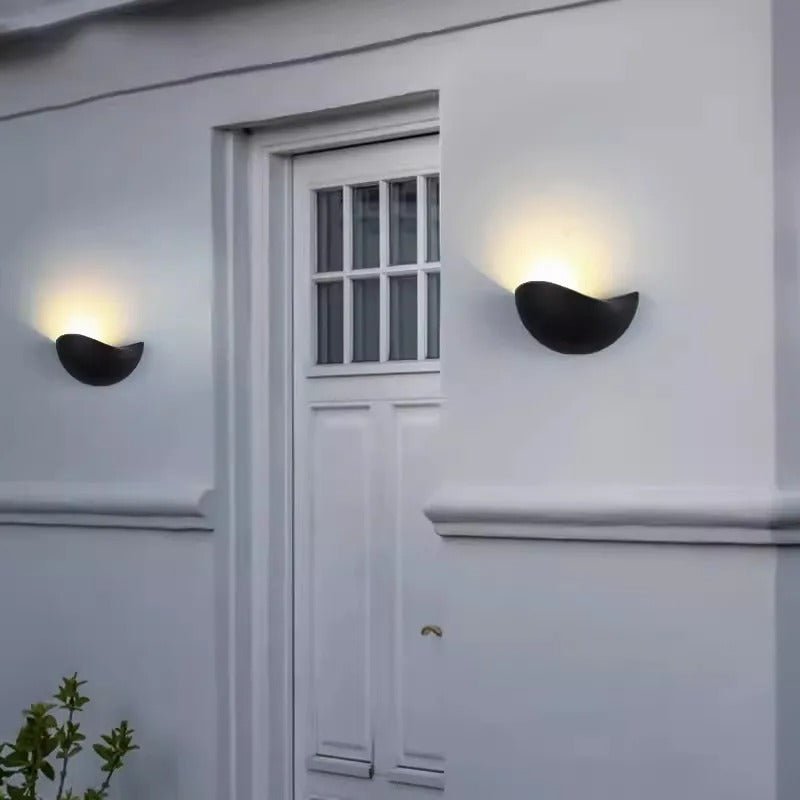 https://cdn.shopify.com/s/files/1/0655/0464/1076/files/minimalist-half-round-led-wall-light-791357.jpg?v=1750730098