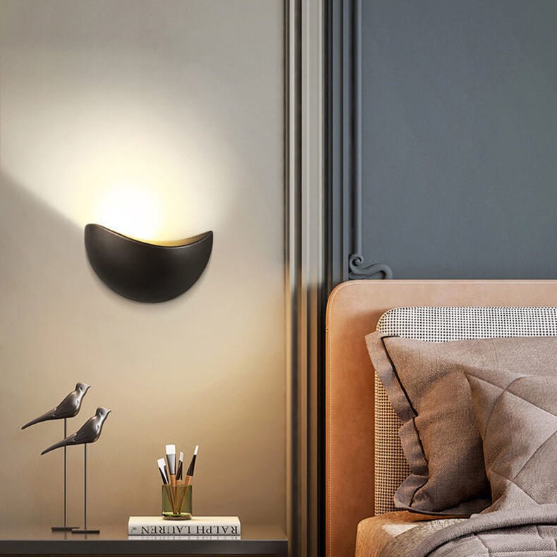 https://cdn.shopify.com/s/files/1/0655/0464/1076/files/minimalist-half-round-led-wall-light-845093.jpg?v=1750730099