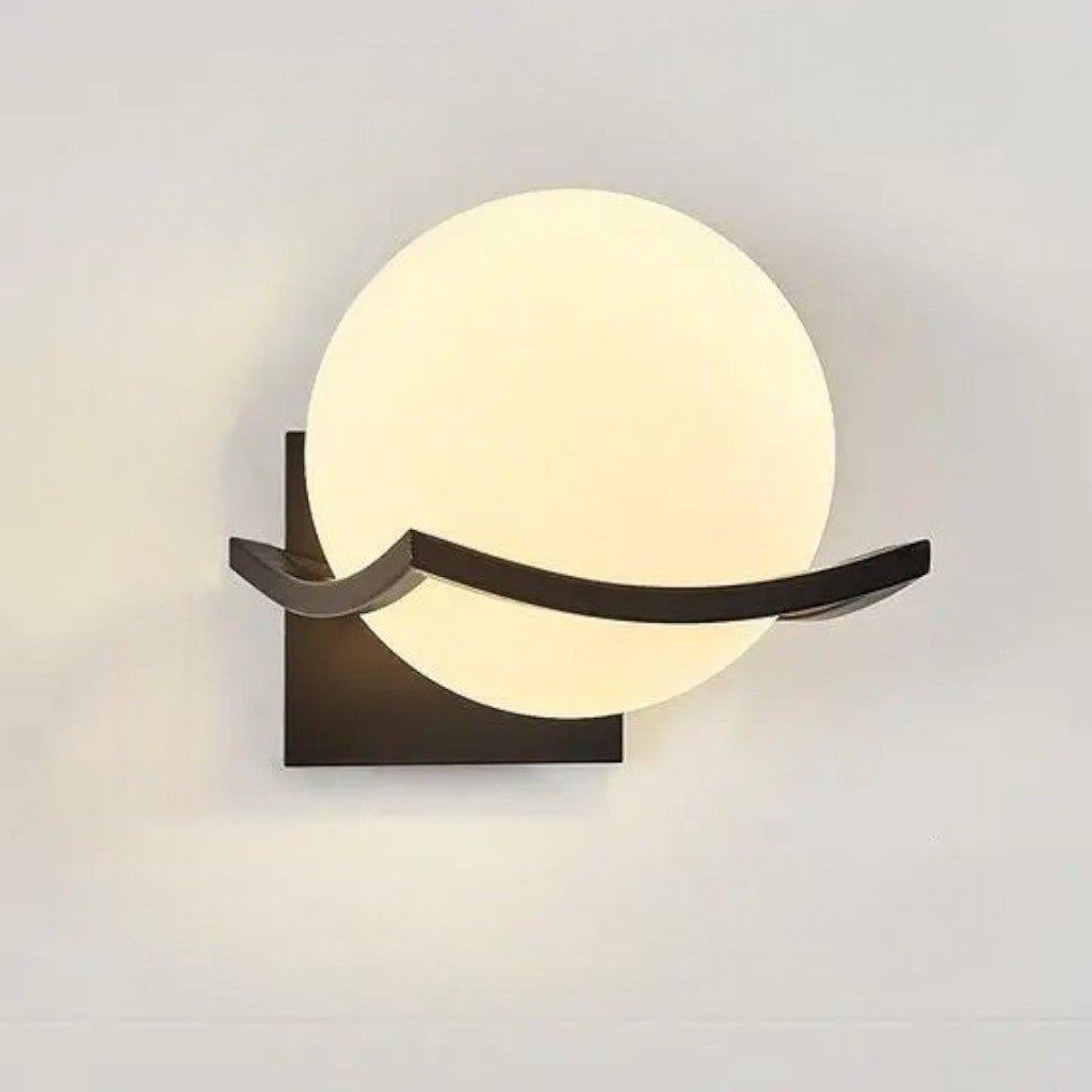 https://cdn.shopify.com/s/files/1/0655/0464/1076/files/sirius-glass-globe-wall-sconce-with-black-finish-7569828.jpg?v=1774455614