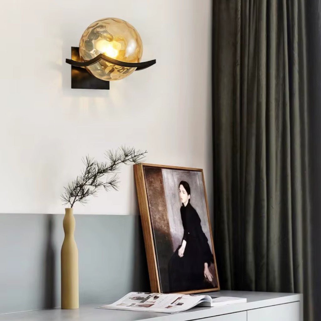https://cdn.shopify.com/s/files/1/0655/0464/1076/files/sirius-glass-globe-wall-sconce-with-black-finish-8865339.jpg?v=1774455613