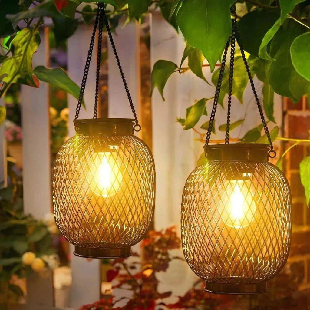 https://cdn.shopify.com/s/files/1/0655/0464/1076/files/solar-hanging-lantern-outdoor-ip65-waterproof-auto-sensor_1.jpg?v=1778265543
